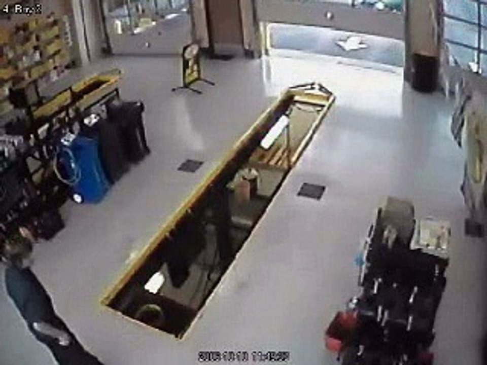 femme chez le garagiste