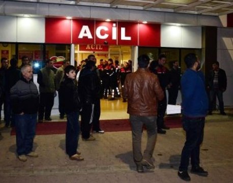 Adana'da Polis, Şüpheli Araç Kovalarken Başından Yaralandı