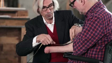 Ils Passent Devant Une Boutique: Ce Qu'ils Voient En Vitrine Les Laissent Bouche-bée!