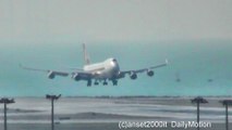 Boeing 747-400 Freighter. Singapore Airlines, Landing in Hong Kong International Airport