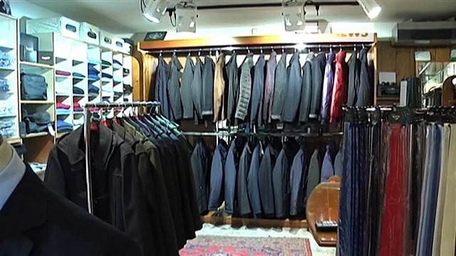 POCHI DONI E MOLTE TASSE SOTTO L'ALBERO DI NATALE