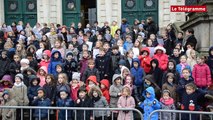 Vannes. Les enfants de l'école Sainte-Jehanne d'Arc chantent Noël en anglais