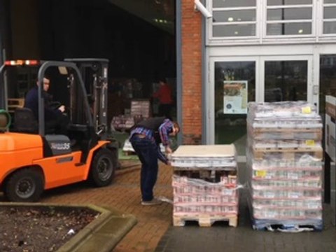 Dag 11: Mediacentrale wordt voller met producten voor Voedselbank - RTV Noord