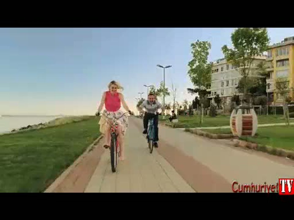 Çakallarla Dans 3: Sıfır Sıkıntı, Barış Manço’nun Gibi Gibi şarkısına klip yaptı