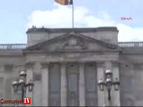 'Kaç - Ak Saray' ile Buckhingham Sarayı'nı kıyaslayan Erdoğan'a yanıt