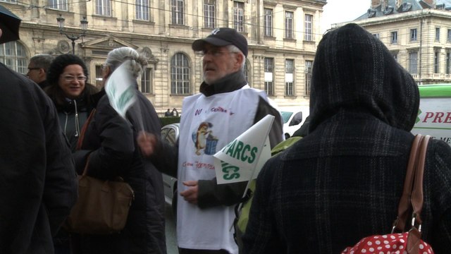 Center Parcs en Isère : manifestations des pro et anti devant le tribunal
