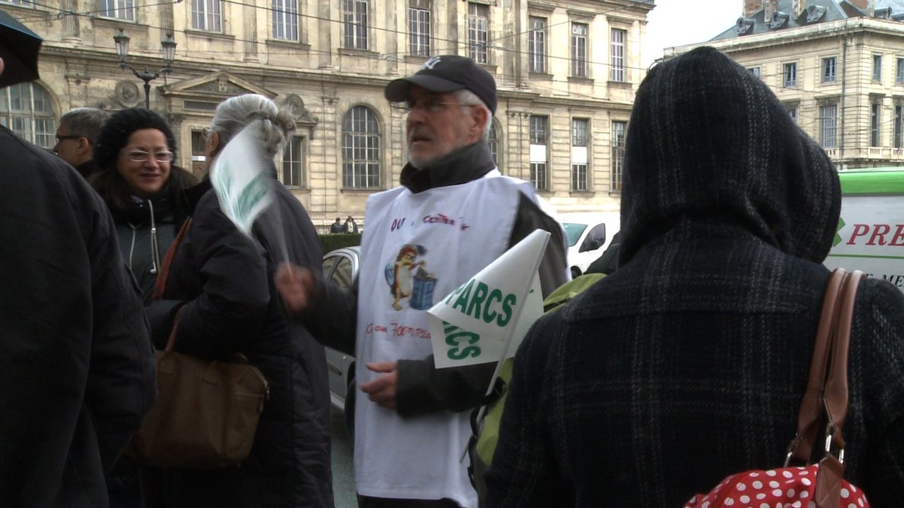 Center Parcs en Isère : manifestations des pro et anti devant le tribunal
