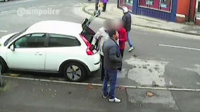 CCTV shows distraction thieves steal £700 from couple