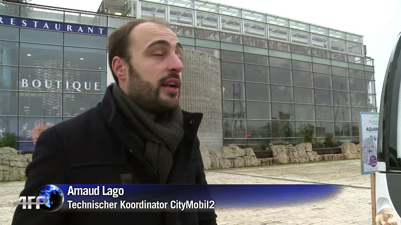 Busse ohne fahrer kreuzen durch la rochelle