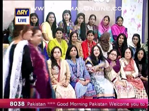 Ye Nida Yasir Apne Show pe kia kia dikha rahi he, 1 aurat ki sari measurements bata dali