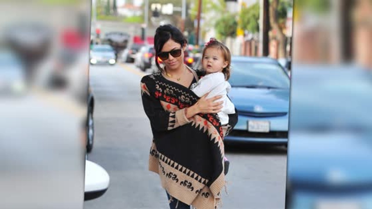 Jenna Dewan-Tatum Doesn't Know How Moms Find Time to Put on Make Up