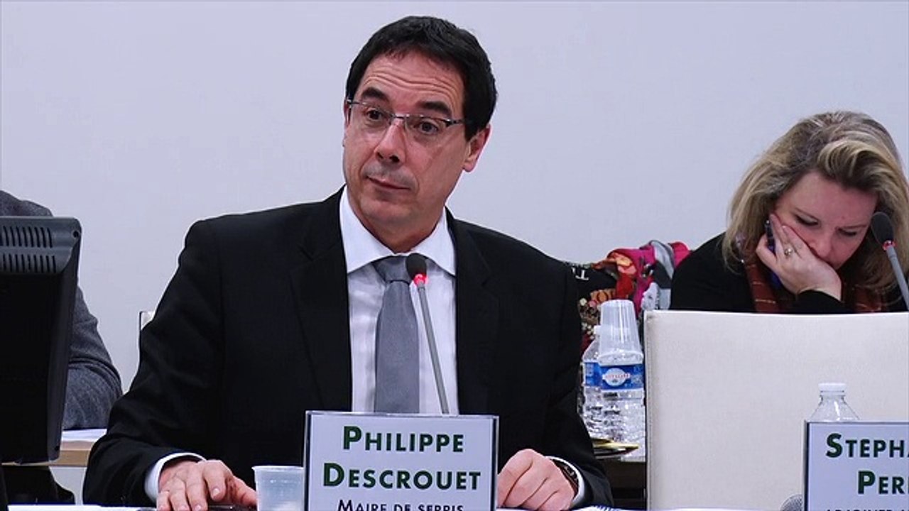 CM 15/12/14- 5-Délégation au Maire de la décision de recourir à l'emprunt