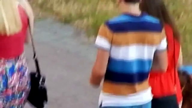 Малолетка исполняет по полной программе