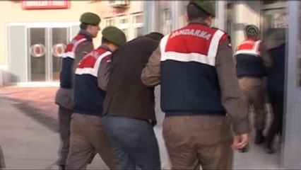 Eski Savcı ve Polisin Bulunduğu Araçta Uyuşturucu Ele Geçirildi