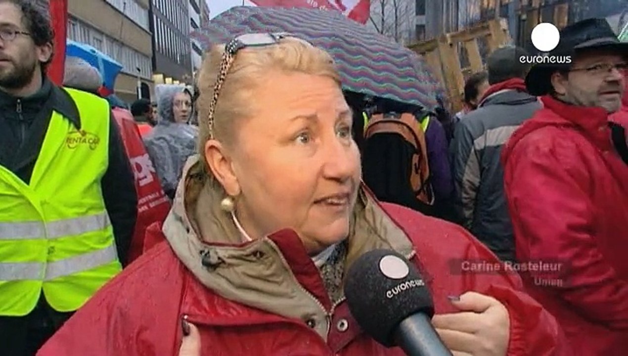 Proteste a Bruxelles contro il TTIP, il trattato per l'area di libero scambio tra Ue e Usa