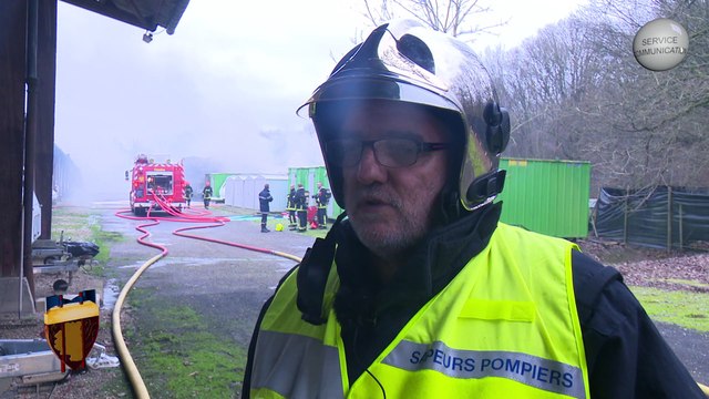 Feu de véhicules et de conteneurs à Presles-en-Brie