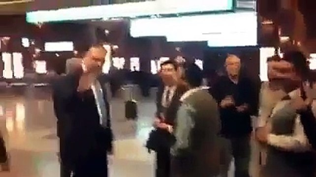 AHSAN IQBAL FACES GO NAWAZ GO CHANTS AT LAHORE AIRPORT - WATCH VIDEO - Bol TV Network_2