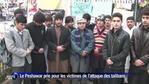 Le Peshawar prie pour les victimes de l'attaque des talibans