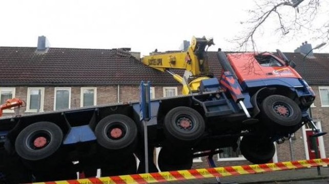 Pays-Bas : une demande en mariage catastrophique - ZAPPING ACTU HEBDO DU 20/12/2014