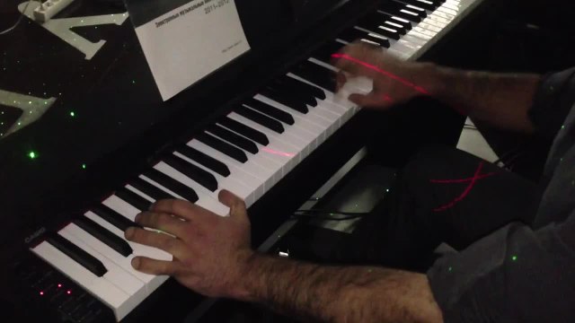 Incredibly talented pianist plays 23 notes per second
