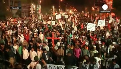 Pakistan : manifestations et offensives de l'armée après l'attaque dans une école