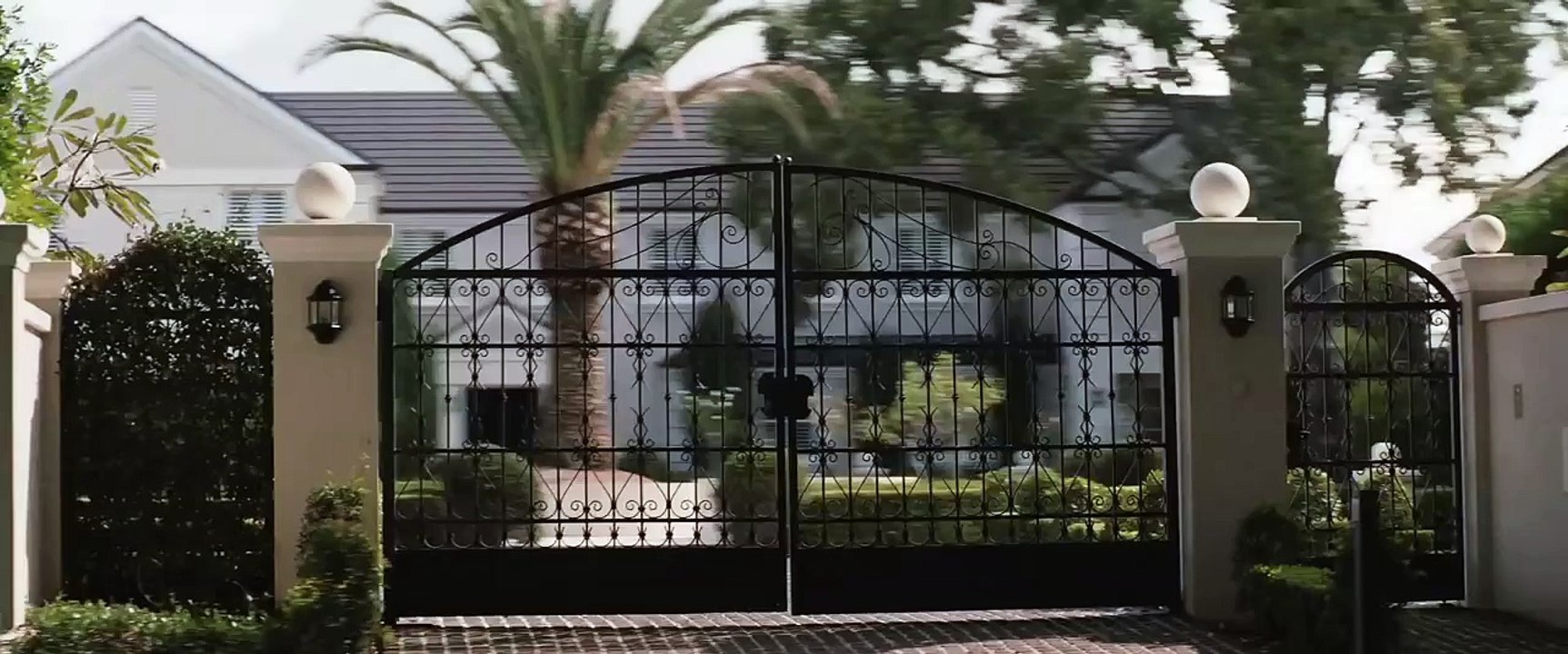 San-Andreas--official-trailer-1-2015--Dwayne-The-Rock-Johnson