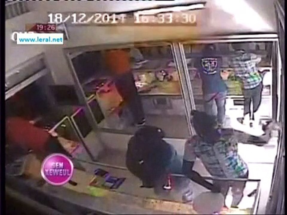 Vidéo: Trois voleurs pris en flagrant délit par des caméra de surveillances.