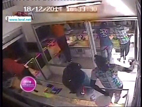 Vidéo: Trois voleurs pris en flagrant délit par des caméra de surveillances.