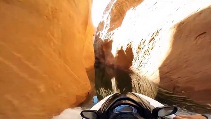 Du jet ski à pleine vitesse dans un canyon hyper étroit