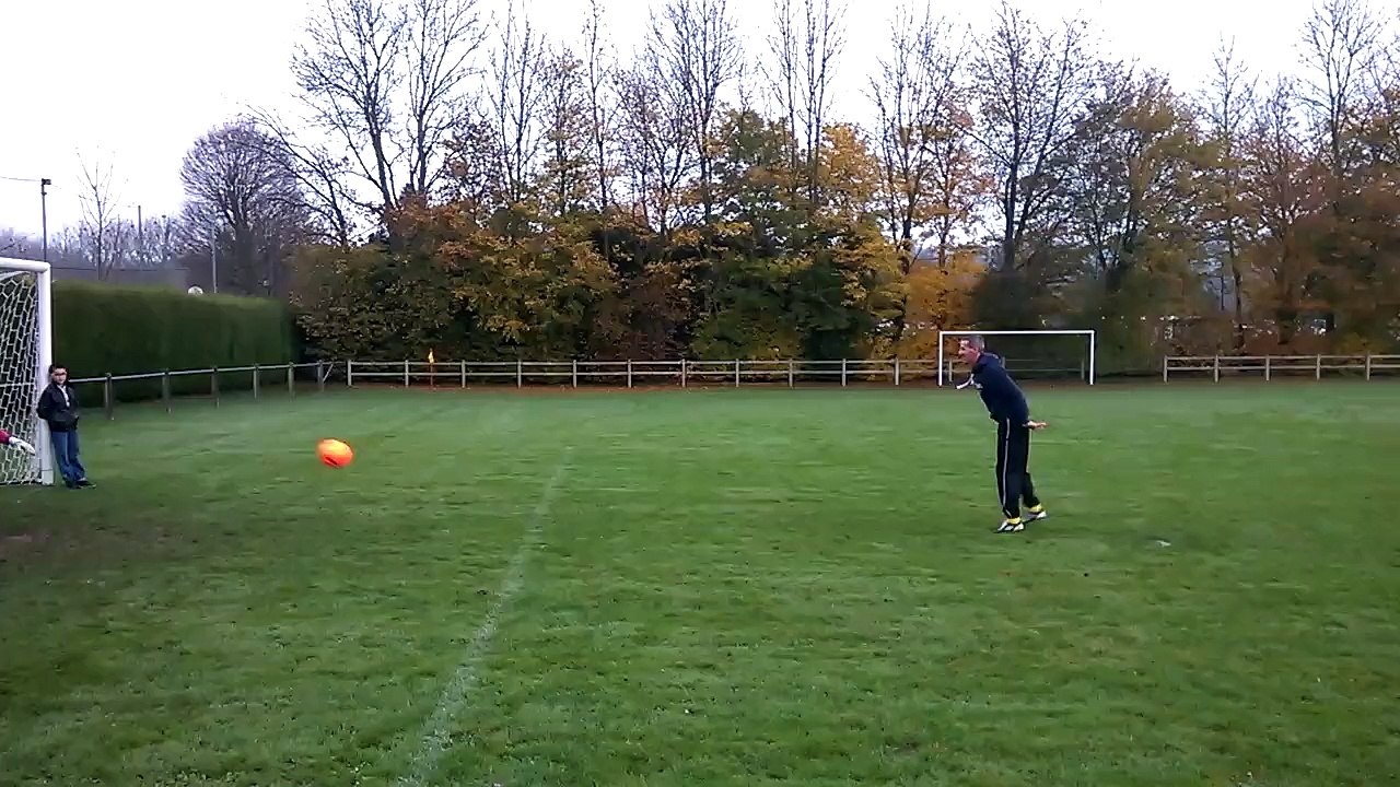 Eric qui entraine le gardien Jérémy avant d'affronter Hucqueliers