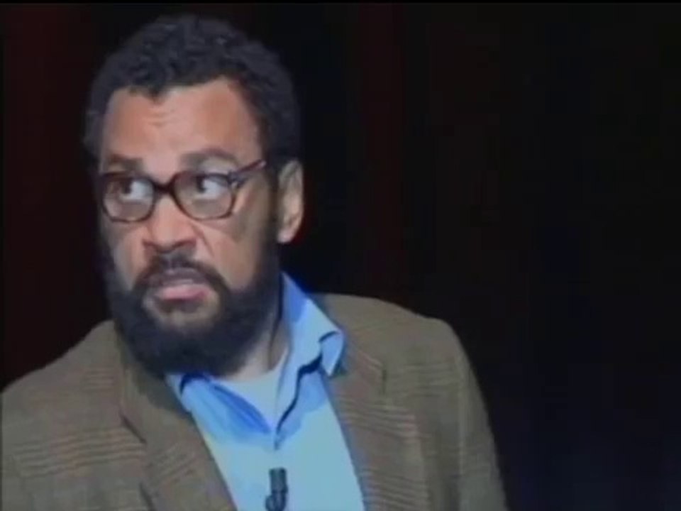 Dieudonné - Le Journaliste à Clichy Sous Bois (Meilleur Sketch)