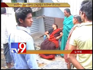 Women thieves attack single women, steal gold chain