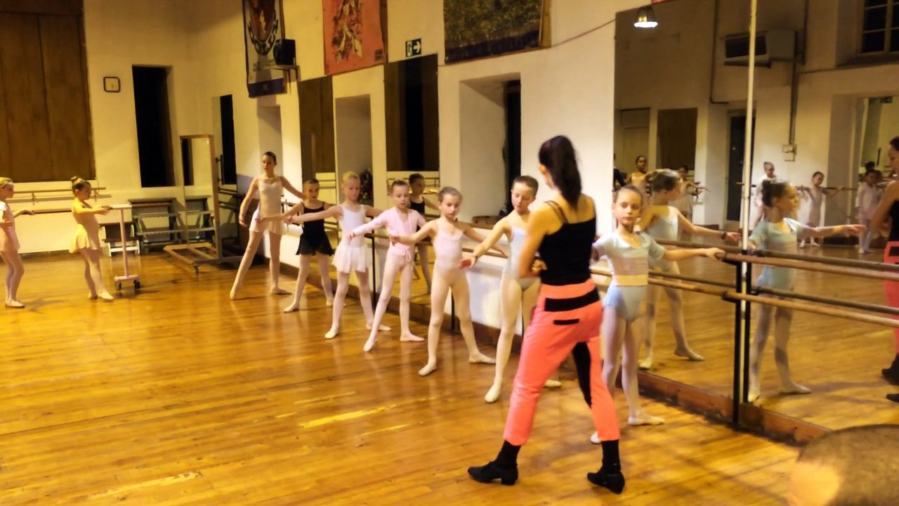 Cours de danse à l'Adage, école ouverte.