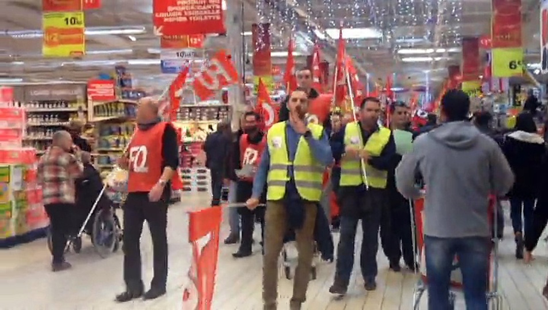 Auchan Le Pontet : 200 employés en grève - Vidéo Dailymotion