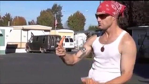 Vous ne devinerez jamais ce que cet homme sais faire avec un hot-dog