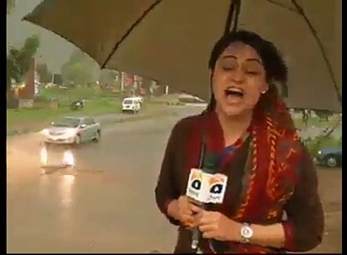 geo news reporter caught by bad weather while reporting
