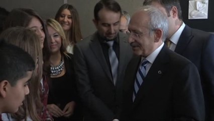 Kılıçdaroğlu Öğrencilere Yapboz Hediye Etti