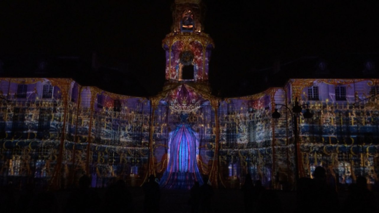 Rennes : "A la recherche du E perdu", sur la façade de l'hôtel de ville