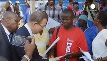 Ban Ki-moon visita Sierra Leona tras la publicación de las nuevas cifras de casos de ébola