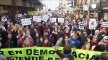 Spagna, in migliaia protestano contro la 
