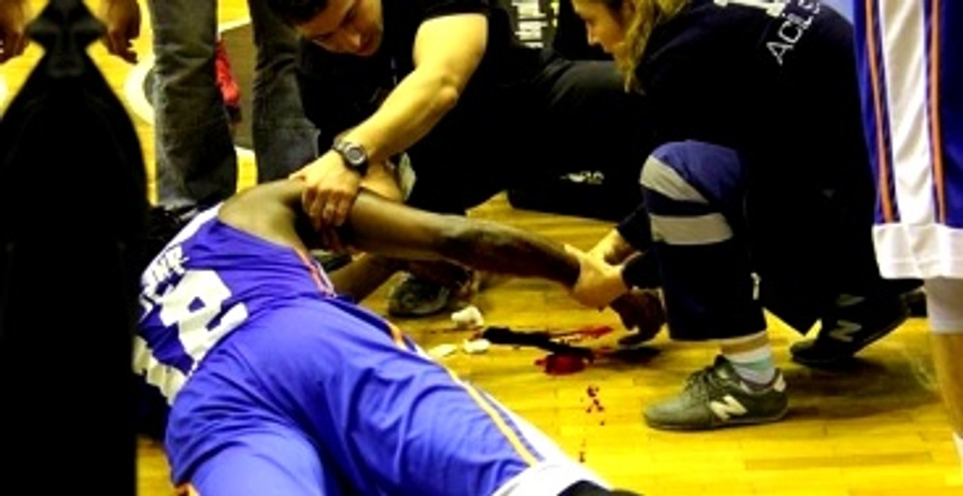 ABD'li Basketbolcu; Tribün Camına Çarptı, Kolunu Kesti