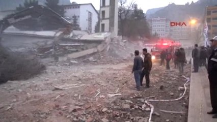 Amasya İşhanı Yıkımında Çökme: 1 İşçi Kurtarıldı, 1 İşçiye Ulaşılmaya Çalışılıyor