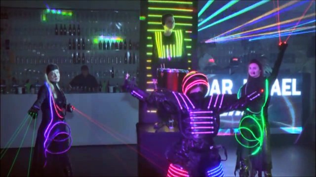 כניסה לבר מצווה - רובוט לד,מופע לייזר , תופים ושיר muzon.co.il 0525255494