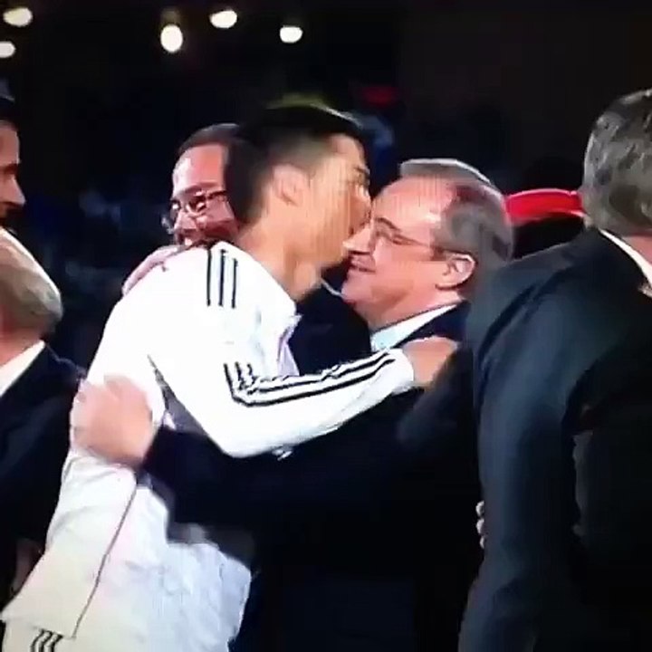 Ronaldo snobe Platini sur le podium - Coupe du Monde des clubs.