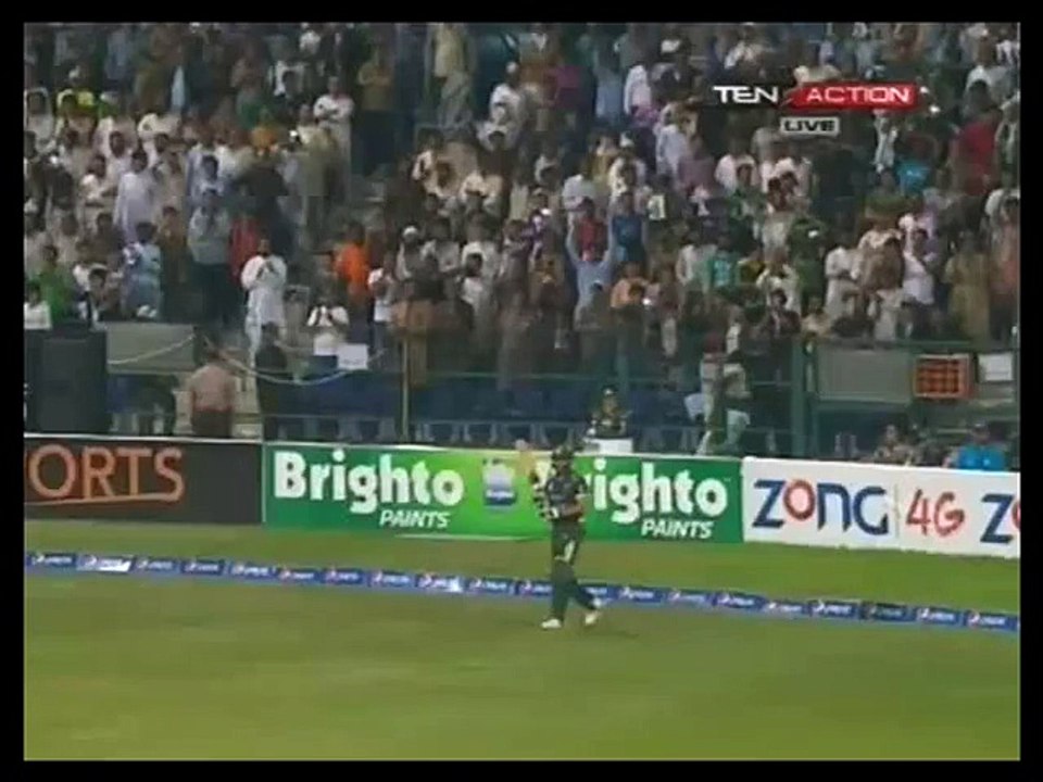 Boom Boom Afridi comes into Ground