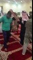 بالفيديو.. مشاجرة داخل مسجد بين مصلي وإمام بالفروانية