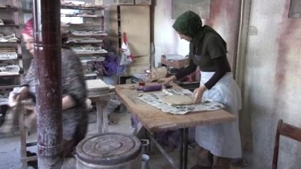 Hamur Yerine Çamur Yoğuruyorlar