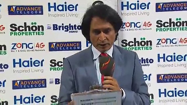 Shahid Afridi don't shake hand in Pakistan v New Zealand 4th ODI, Presentation Ceremony