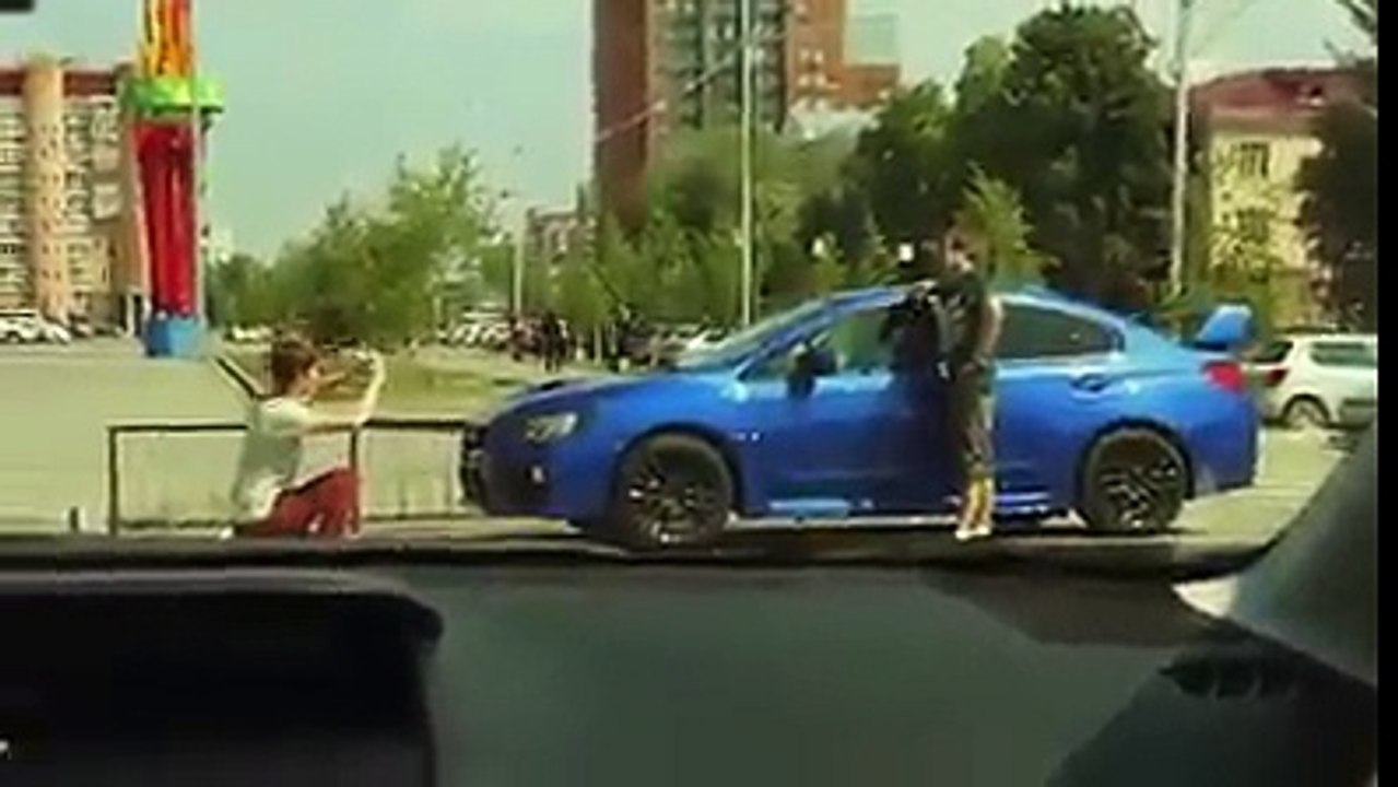 Color Changing Car Technology !! Have you seen a Color Changing Car before So, check people's reaction !