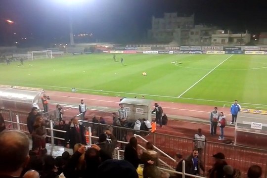 RedPlanet.gr - Η είσοδος του Βαγγέλη Μαρινάκη στο Δημοτικό Στάδιο Μυτιλήνης